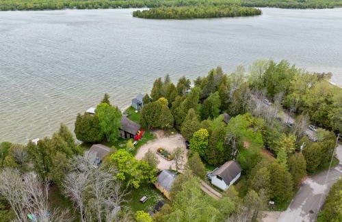 Baileys Harbor House | Sunset Shores - Lakeside Cabin #1 by Simple Life Rentals