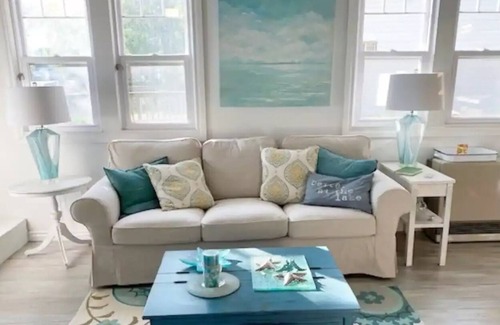 Selkirk Cottage | Sunset Shores on Lake Erie, LA Style Lake House