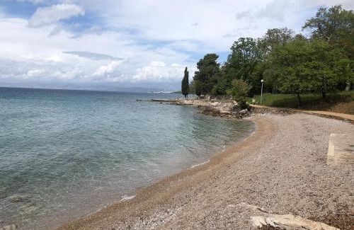 Njivice Apartment | Sunset Terrace 70m2 Apartment - 50m to the beach