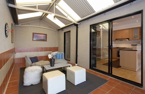 Hamilton Hill House | Sunset Views - 3 Bedroom Townhouse