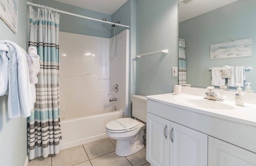 Englewood House | Sunset Views + Steps From The Beach With Elevator 2 Bedroom Duplex by Redawning