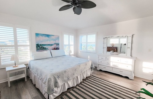 Englewood House | Sunset Views + Steps From The Beach With Elevator 2 Bedroom Duplex by Redawning