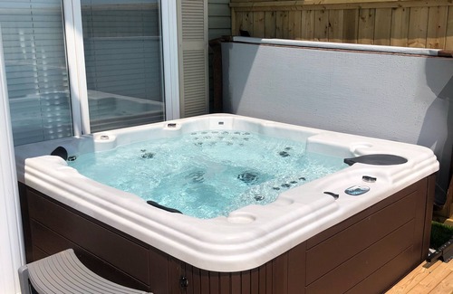 Chelton House | Sunset Views Vacation Home - Hottub