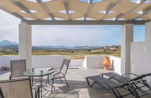 Milos Apartment | Sunset Village