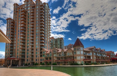 North End Condo | Sunset Waterfront Resort 9. Luxury Lakeside, Stunning 3 bed/2bath Kelowna Condo.