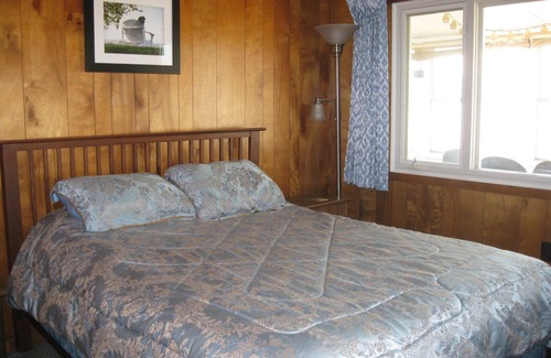Verona Beach House | Sunsets and Relaxation on Oneida Lake: Water, Lake front and Pet Friendly!