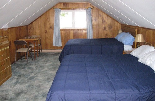 Verona Beach House | Sunsets and Relaxation on Oneida Lake: Water, Lake front and Pet Friendly!