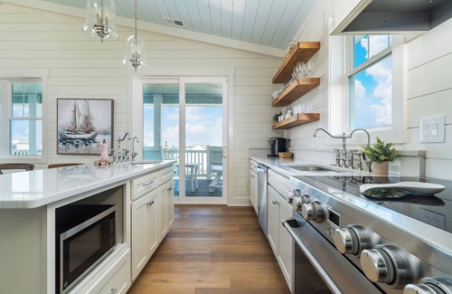 The Point House | Sunsets over the Sound, Poolside Luxury, steps away to The Point, diamond of the