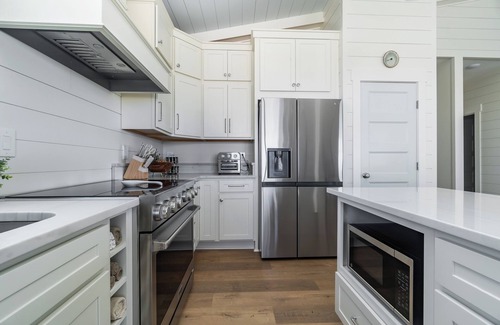 The Point House | Sunsets over the Sound, Poolside Luxury, steps away to The Point, diamond of the