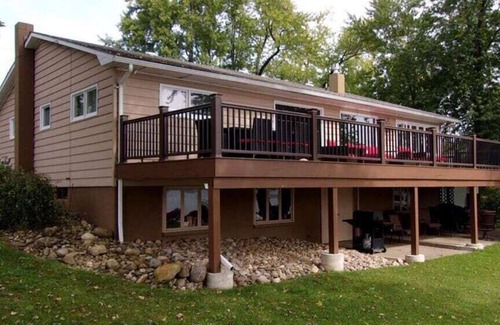 Cuba House | Sunsets & Skiing- Lake Front Rental House on Cuba Lake