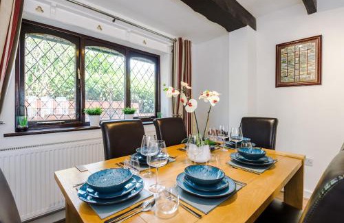 Golborne Apartment | Sunshine Cottage by Happy Sunshine Stay