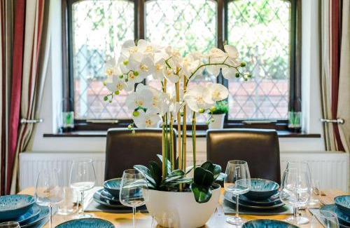 Golborne Apartment | Sunshine Cottage by Happy Sunshine Stay