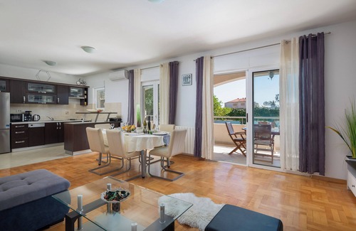 Kastel Novi House | Sunshine Holiday Home