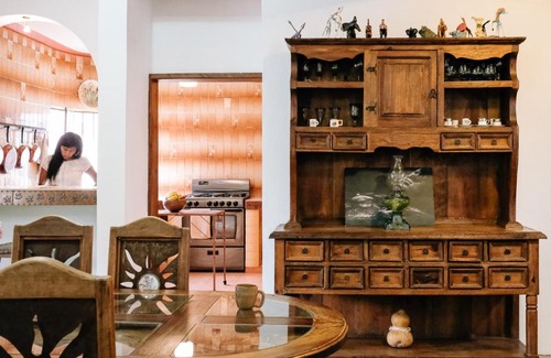 Barrio de Xochimilco Villa | Sunshine House - Made by artists