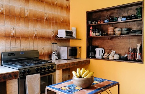 Barrio de Xochimilco Villa | Sunshine House - Made by artists