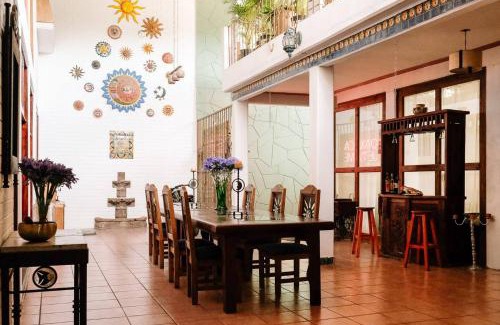Barrio de Xochimilco Villa | Sunshine House - Made by artists