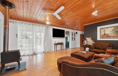 Middleton House | Sunshine Villa - 484 Kessell Rd, Middleton