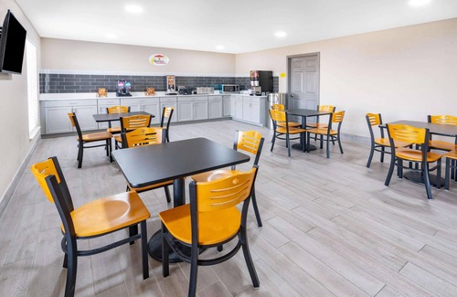 Amarillo Hotel | Super 8 by Wyndham Amarillo West