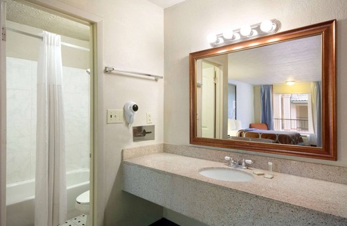 College Park Hotel | Super 8 by Wyndham Atlanta/Hartsfield Jackson Airport