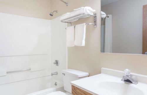 Augusta Hotel | Super 8 by Wyndham Augusta/Ft Eisenhower Area