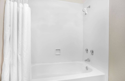 Austell Hotel | Super 8 by Wyndham Austell/Six Flags