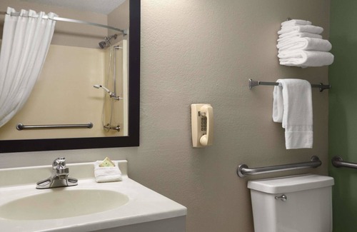 Batesville Hotel | Super 8 by Wyndham Batesville