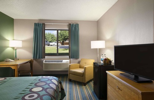 Batesville Hotel | Super 8 by Wyndham Batesville