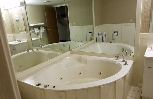 Bentonville Hotel | Super 8 by Wyndham Bentonville