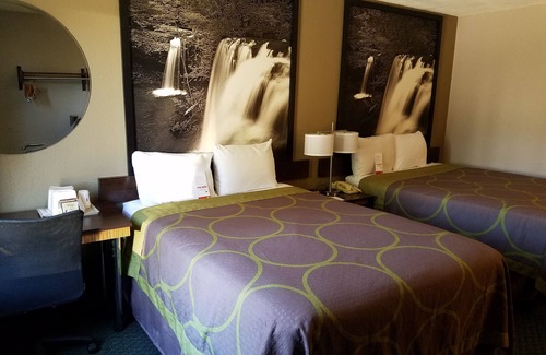 Bentonville Hotel | Super 8 by Wyndham Bentonville