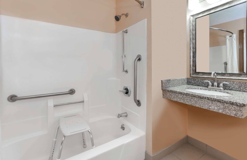 Bowling Green Hotel | Super 8 by Wyndham Bowling Green South