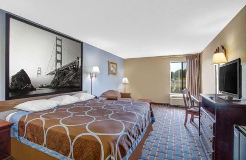 Booneville Hotel | Super 8 by Wyndham Booneville