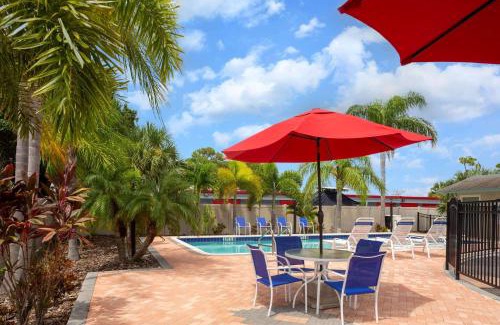 Trailer Estates Hotel | Super 8 by Wyndham Bradenton Sarasota Area