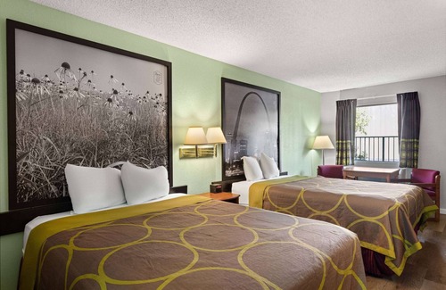 Branson Theater District Hotel | Super 8 by Wyndham Branson/Shepherd of the Hills Exwy