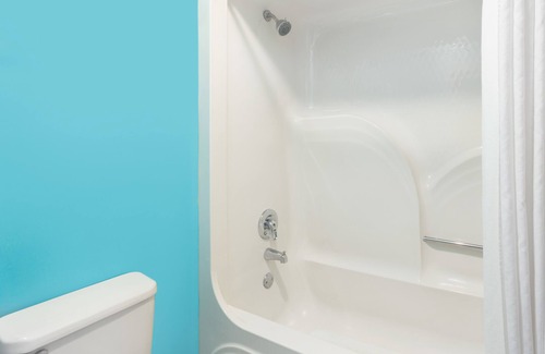 Brunswick Hotel | Super 8 by Wyndham Brunswick South/I-95