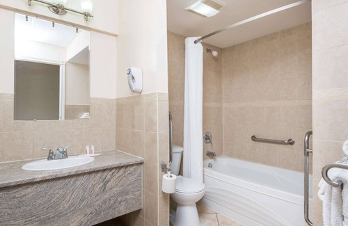 Cambridge Hotel | Super 8 by Wyndham Cambridge/Kitchener/Waterloo Area