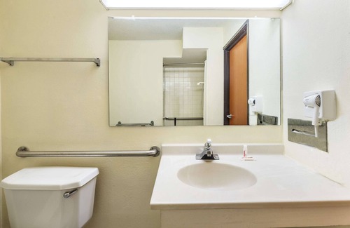 Denton Hotel | Super 8 by Wyndham Denton