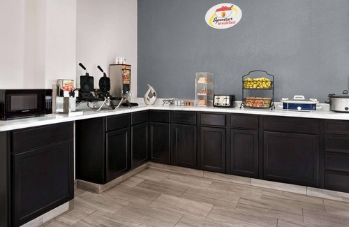 Berwick Hotel | Super 8 by Wyndham Des Moines