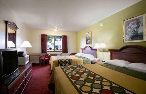 Eau Claire Hotel | Super 8 by Wyndham Eau Claire WI