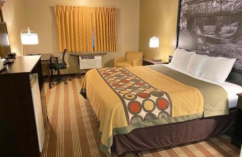 Eau Claire Hotel | Super 8 by Wyndham Eau Claire WI