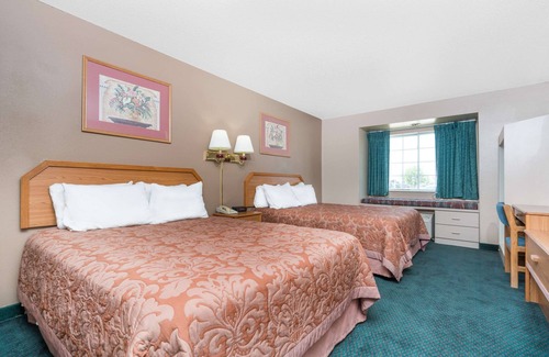 Fargo Hotel | Super 8 by Wyndham Fargo Airport
