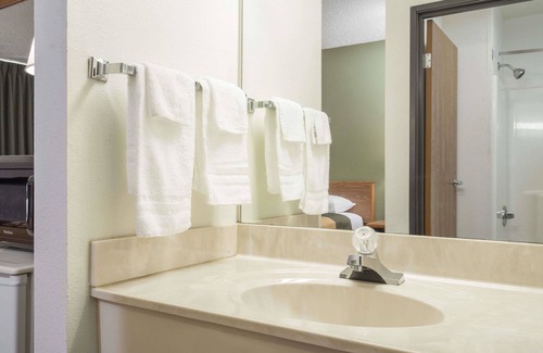 Fond du Lac Hotel | Super 8 by Wyndham Fond Du Lac