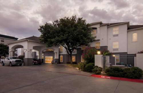 Fort Worth Hotel | Super 8 by Wyndham Fort Worth Stockyards