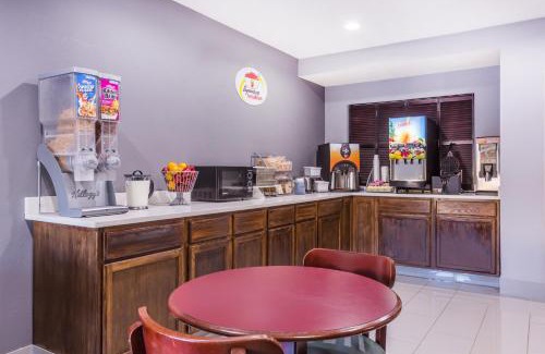 Greer Hotel | Super 8 by Wyndham Greer/Spartanburg Area