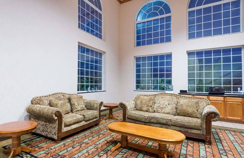 Harrisburg Hotel | Super 8 by Wyndham Harrisburg Hershey North