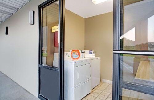 Knoxville Hotel | Super 8 by Wyndham Knoxville East