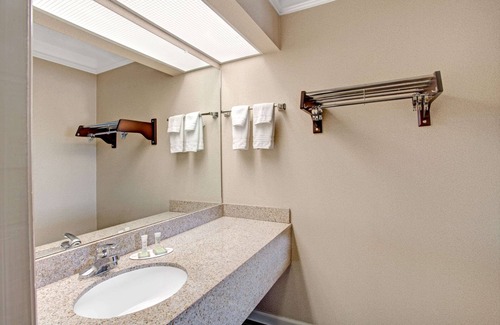 Knoxville Hotel | Super 8 by Wyndham Knoxville East