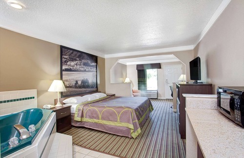 Knoxville Hotel | Super 8 by Wyndham Knoxville East