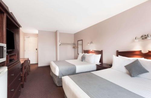 Winfield Hotel | Super 8 by Wyndham Lake Country/Winfield Area