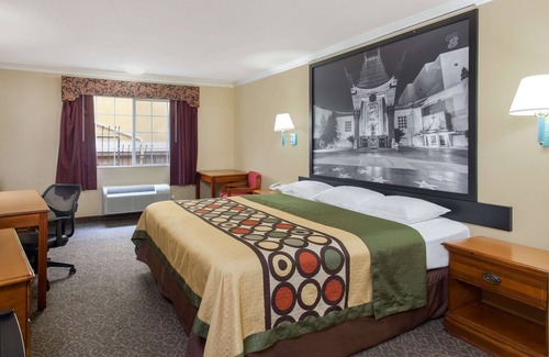 Downtown Los Angeles Hotel | Super 8 by Wyndham Los Angeles Downtown