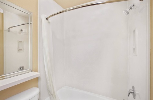 Downtown Los Angeles Hotel | Super 8 by Wyndham Los Angeles Downtown